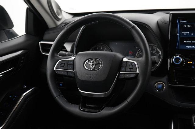 used 2022 Toyota Highlander car, priced at $46,299