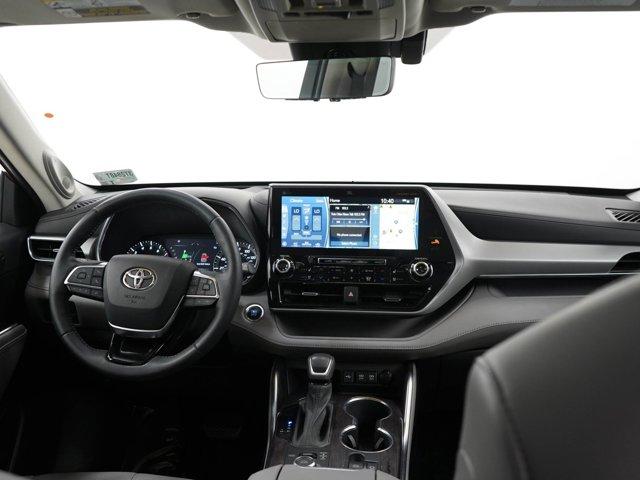 used 2021 Toyota Highlander car, priced at $39,599