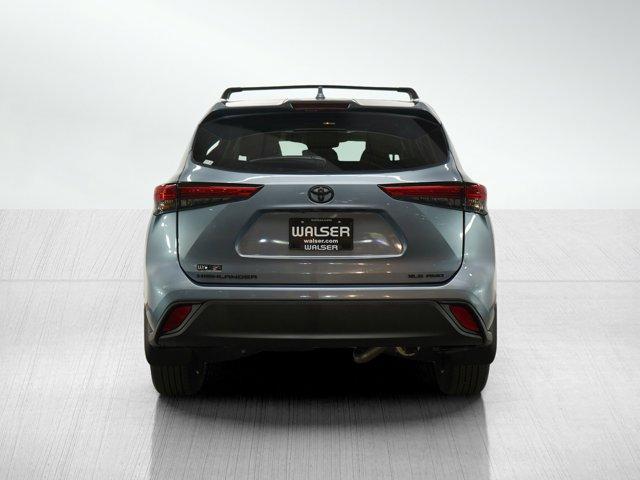 used 2022 Toyota Highlander car, priced at $41,998