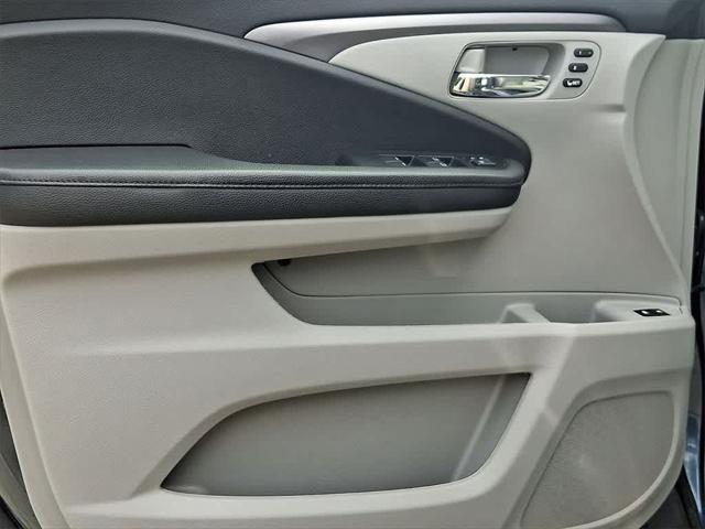 used 2022 Honda Pilot car, priced at $28,500