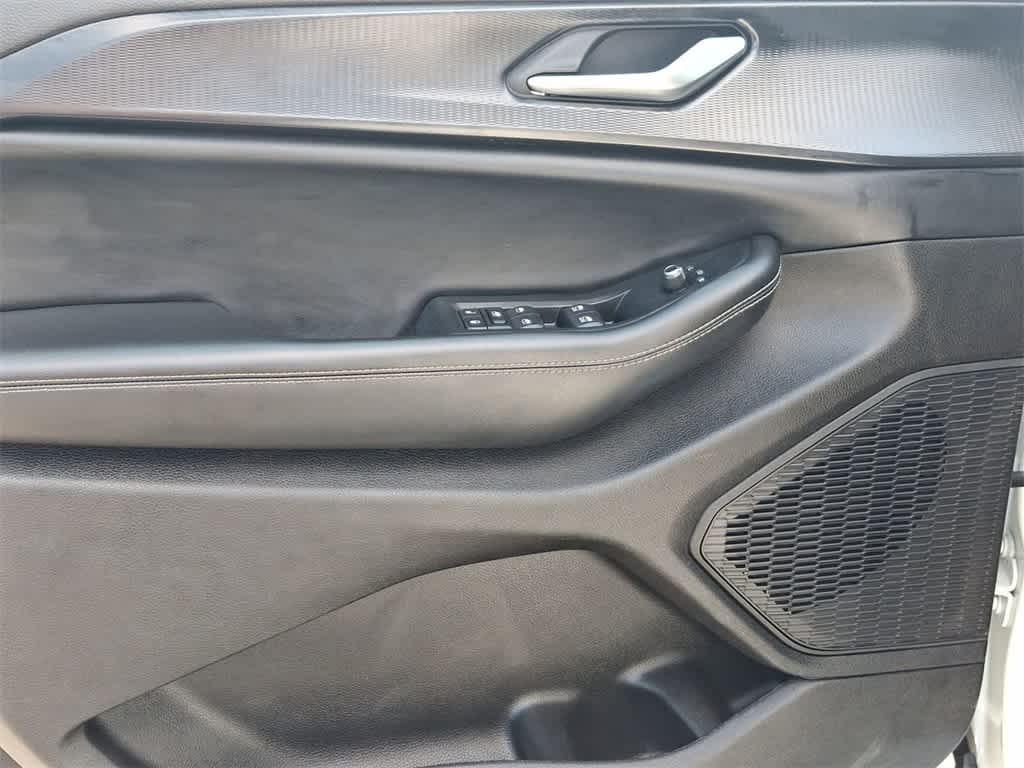 used 2023 Jeep Grand Cherokee L car, priced at $20,200