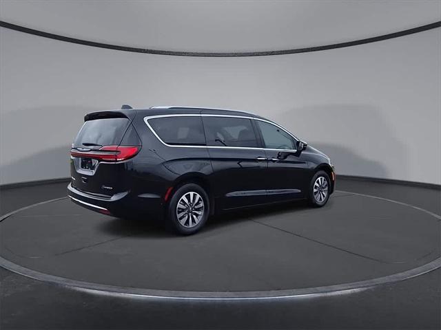 used 2021 Chrysler Pacifica Hybrid car, priced at $22,325