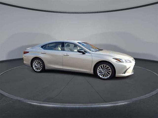 used 2019 Lexus ES 300h car, priced at $26,495