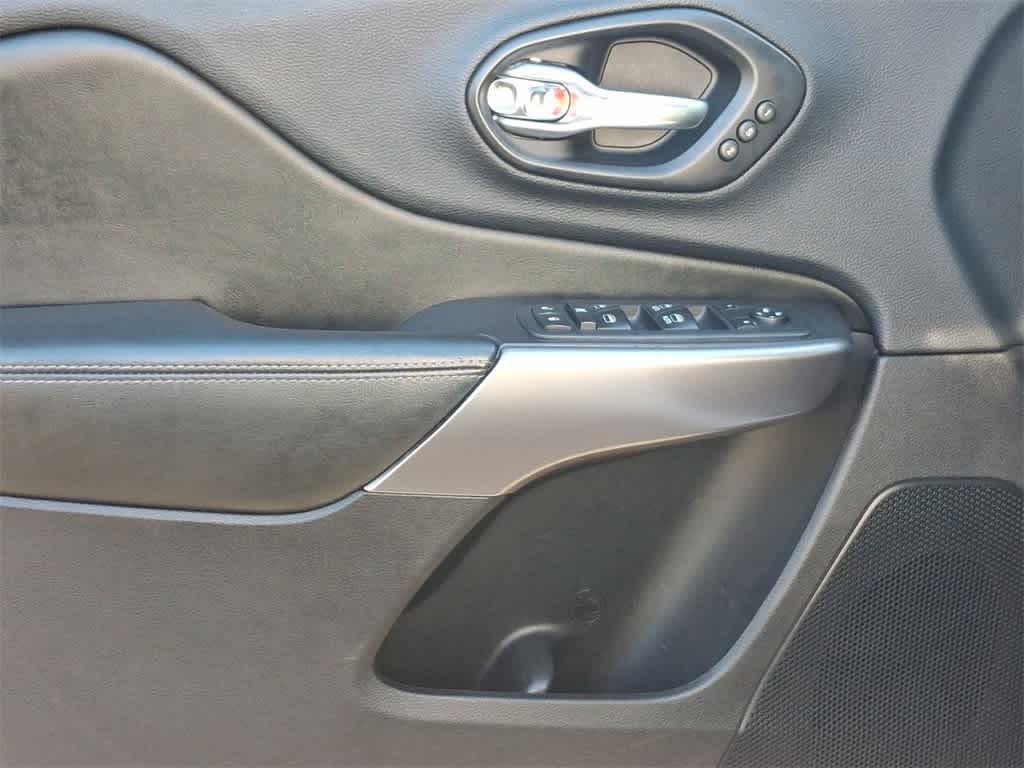 used 2019 Jeep Cherokee car, priced at $12,795