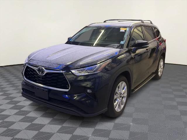 used 2022 Toyota Highlander car, priced at $38,547