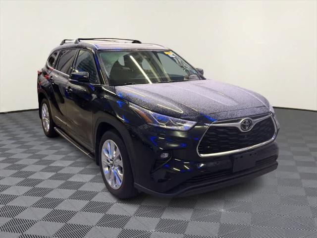 used 2022 Toyota Highlander car, priced at $38,547