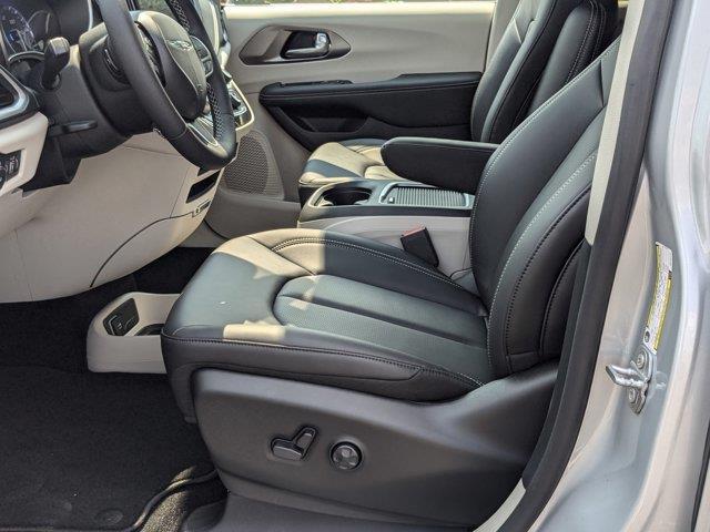 new 2024 Chrysler Pacifica car, priced at $45,108