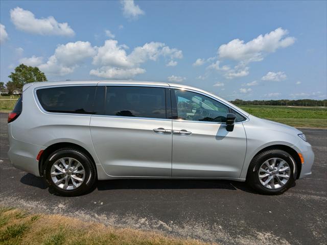 new 2024 Chrysler Pacifica car, priced at $40,358