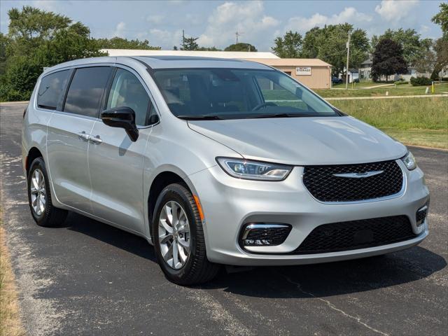 new 2024 Chrysler Pacifica car, priced at $40,358