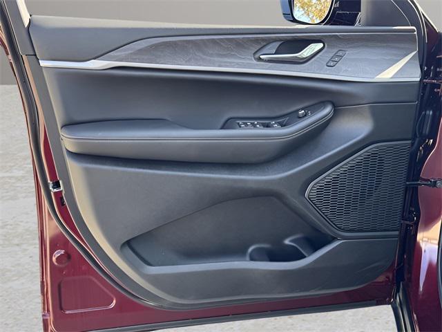 new 2025 Jeep Grand Cherokee car, priced at $46,365