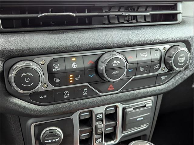 new 2025 Jeep Wrangler car, priced at $41,927