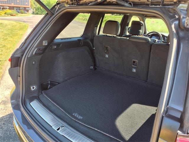 used 2022 Jeep Grand Cherokee car, priced at $43,722