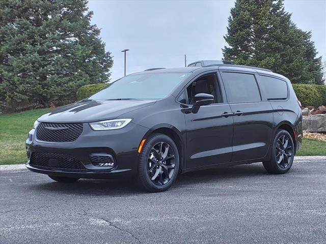 new 2025 Chrysler Pacifica car, priced at $49,961