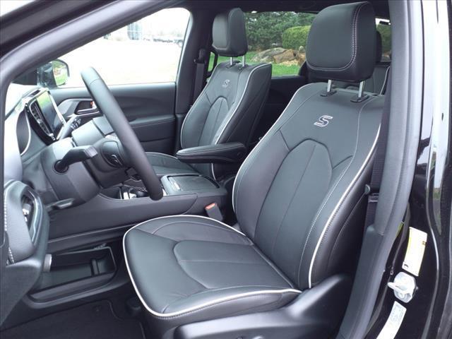 new 2025 Chrysler Pacifica car, priced at $49,961