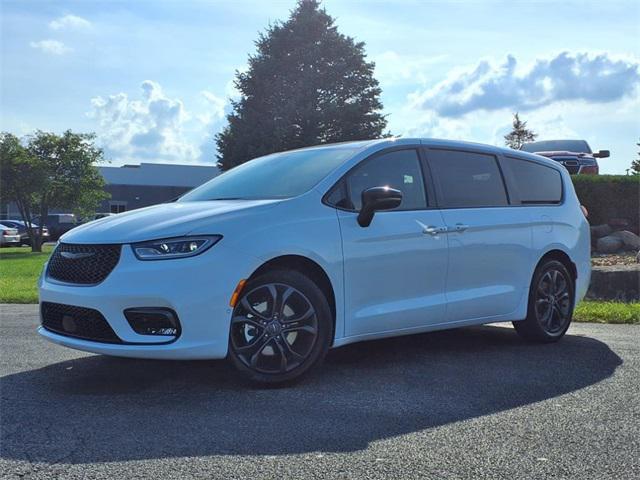 new 2026 Chrysler Pacifica car, priced at $45,604