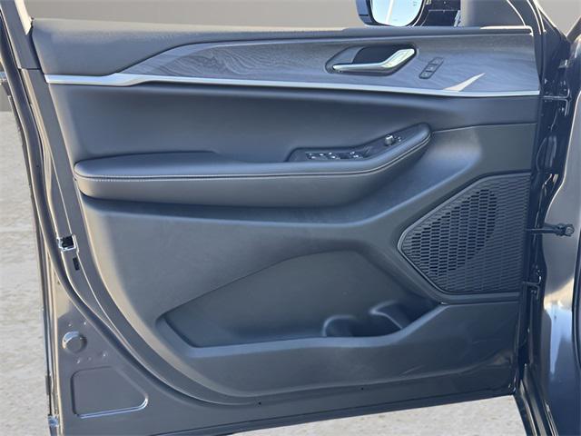 new 2025 Jeep Grand Cherokee car, priced at $44,898