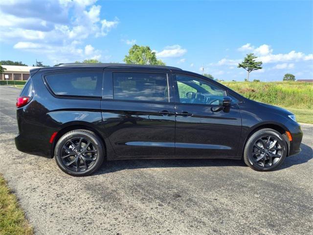 new 2026 Chrysler Pacifica car, priced at $55,424