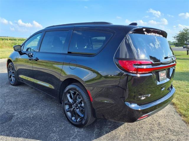 new 2026 Chrysler Pacifica car, priced at $55,424