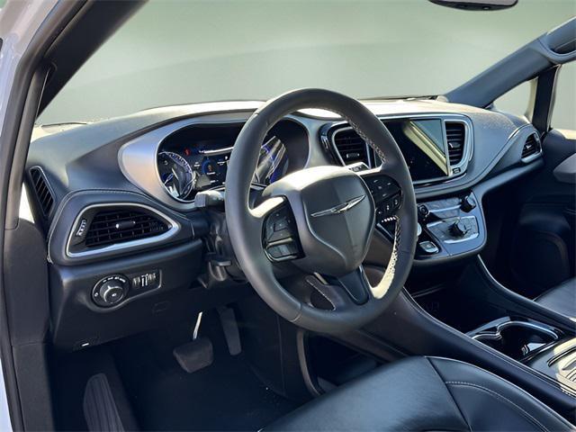 used 2025 Chrysler Pacifica car, priced at $38,414