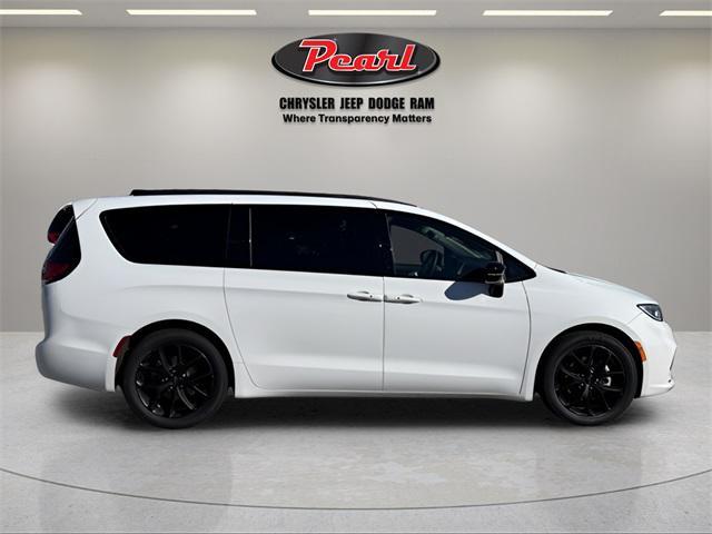 used 2025 Chrysler Pacifica car, priced at $38,414
