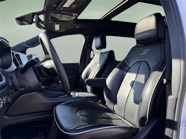 used 2025 Chrysler Pacifica car, priced at $38,414