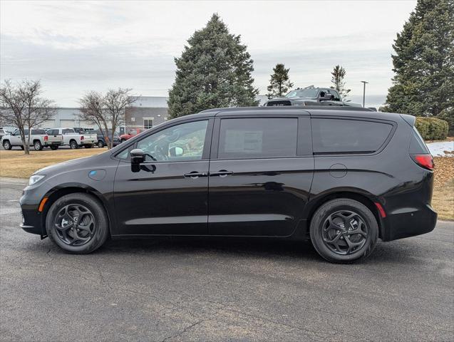 new 2025 Chrysler Pacifica Hybrid car, priced at $44,780