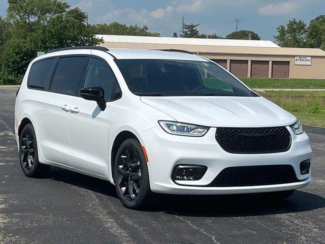 new 2024 Chrysler Pacifica car, priced at $38,372