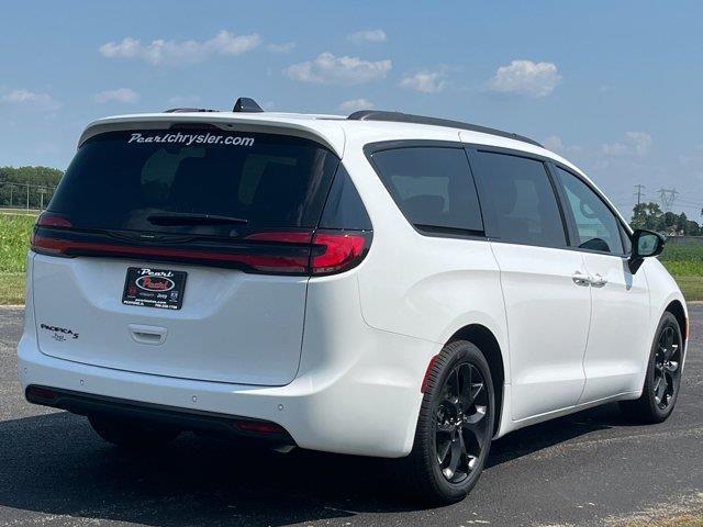 new 2024 Chrysler Pacifica car, priced at $38,372