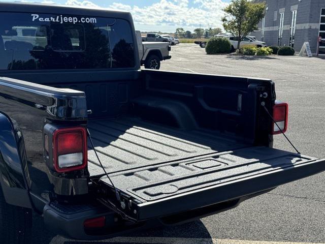 new 2025 Jeep Gladiator car, priced at $45,608