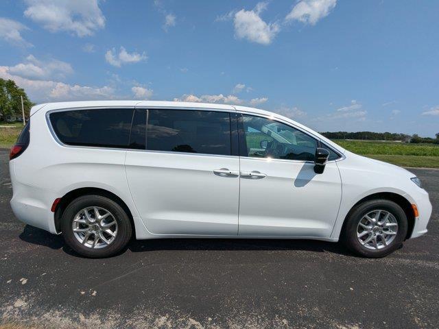 new 2024 Chrysler Pacifica car, priced at $42,149