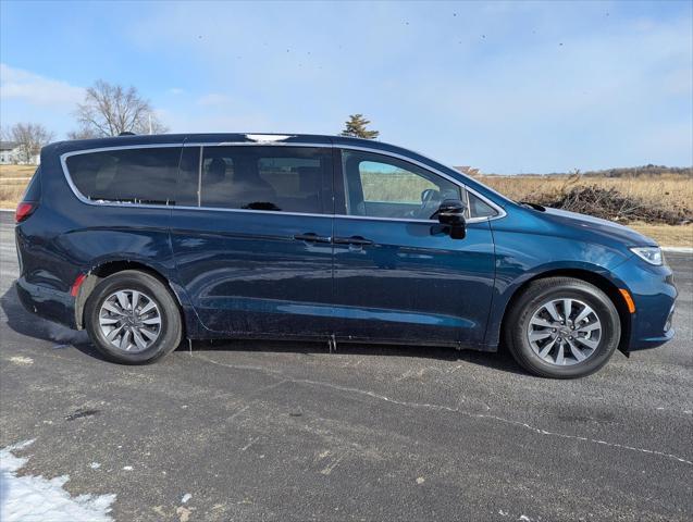 new 2025 Chrysler Pacifica car, priced at $40,318