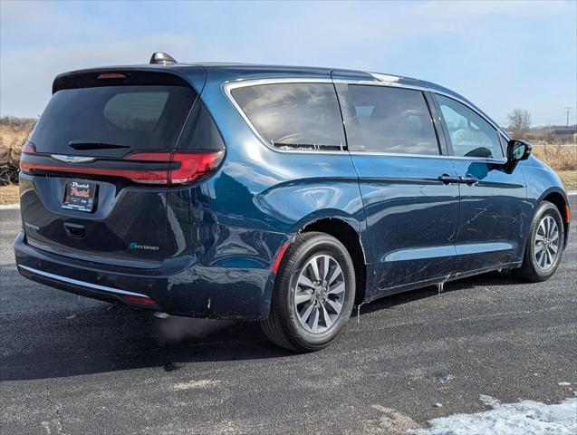 new 2025 Chrysler Pacifica car, priced at $40,318