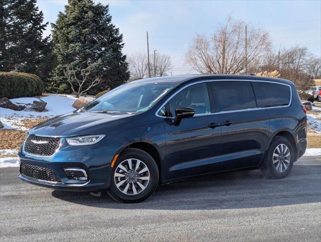 new 2025 Chrysler Pacifica car, priced at $40,318