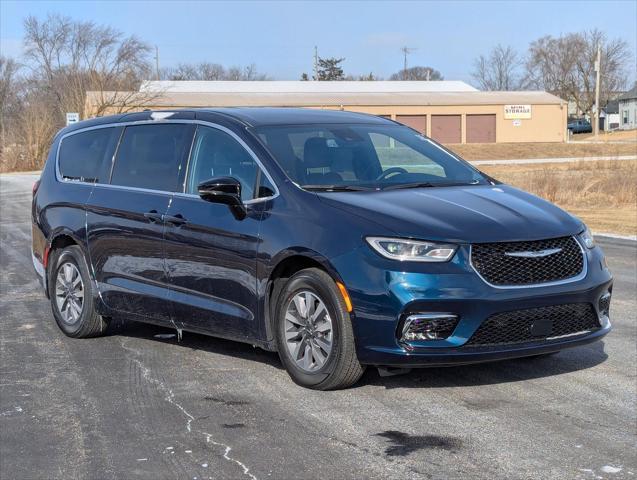 new 2025 Chrysler Pacifica car, priced at $42,920