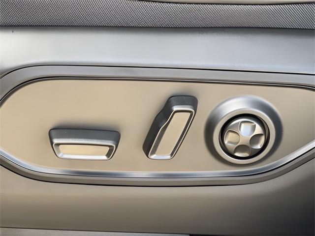 new 2025 Jeep Grand Cherokee car, priced at $43,398