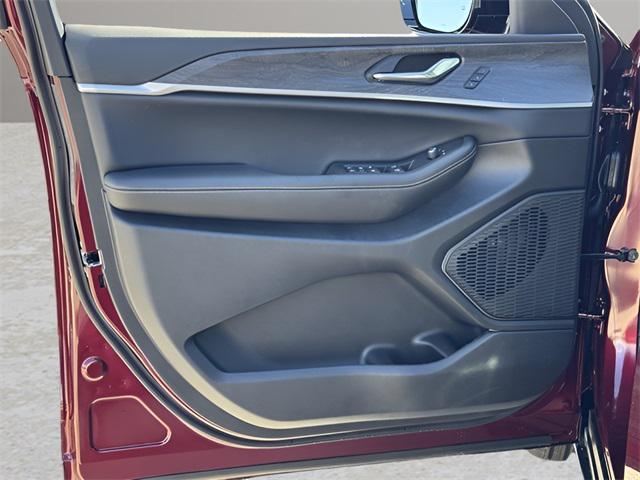 new 2025 Jeep Grand Cherokee car, priced at $43,398