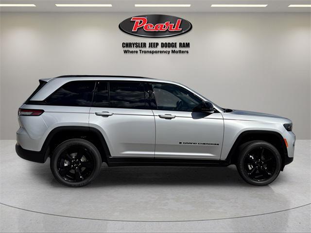 new 2025 Jeep Grand Cherokee car, priced at $42,072