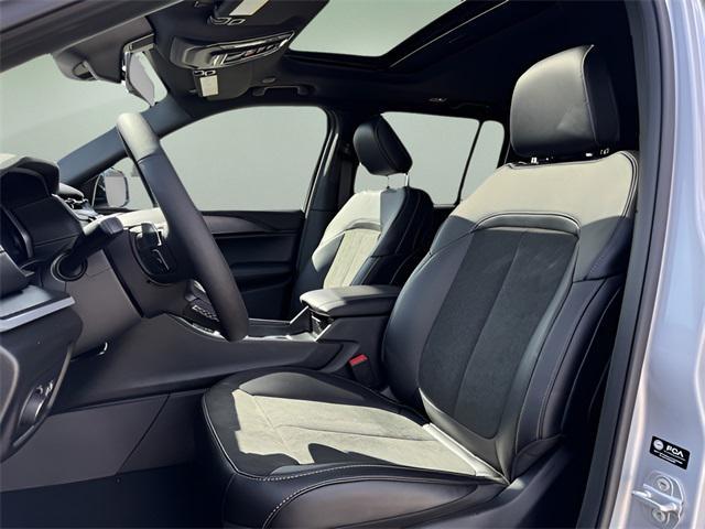 new 2025 Jeep Grand Cherokee car, priced at $42,072