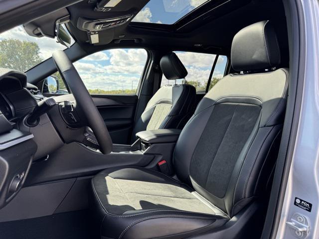 new 2025 Jeep Grand Cherokee car, priced at $42,555