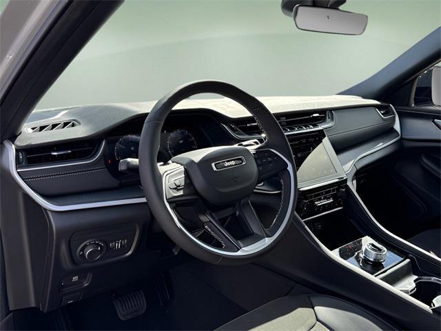 new 2025 Jeep Grand Cherokee car, priced at $42,072