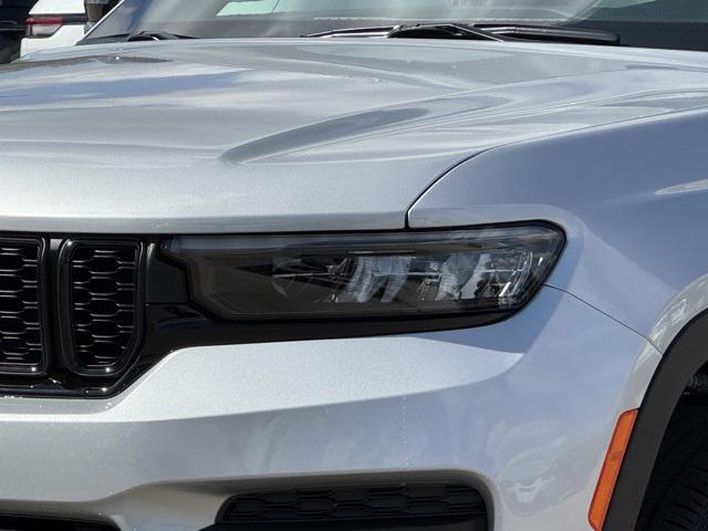 new 2025 Jeep Grand Cherokee car, priced at $42,555