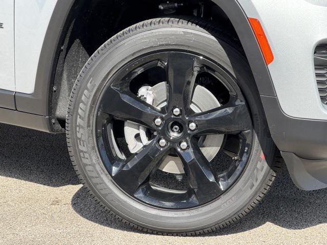 new 2025 Jeep Grand Cherokee car, priced at $42,555
