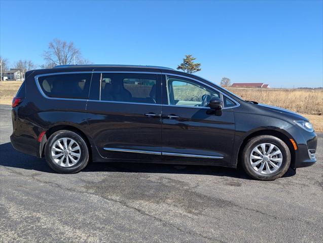 used 2018 Chrysler Pacifica car, priced at $14,621