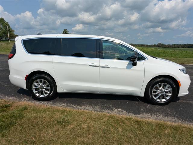 new 2024 Chrysler Pacifica car, priced at $40,168