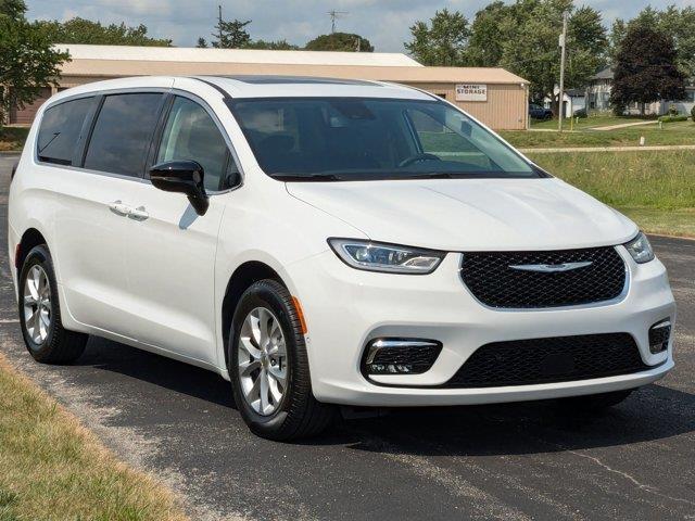 new 2024 Chrysler Pacifica car, priced at $40,918