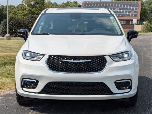 new 2024 Chrysler Pacifica car, priced at $40,168