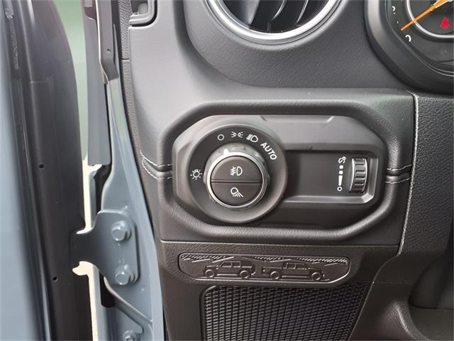 new 2025 Jeep Gladiator car, priced at $42,604