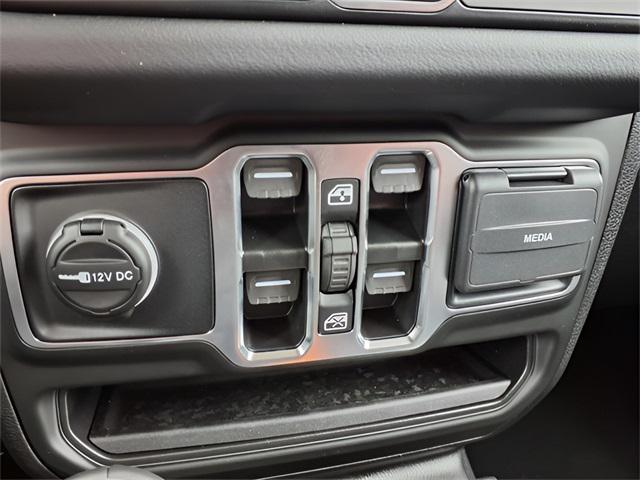 new 2025 Jeep Gladiator car, priced at $42,604