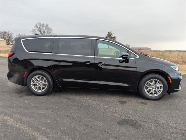 new 2025 Chrysler Pacifica car, priced at $47,070