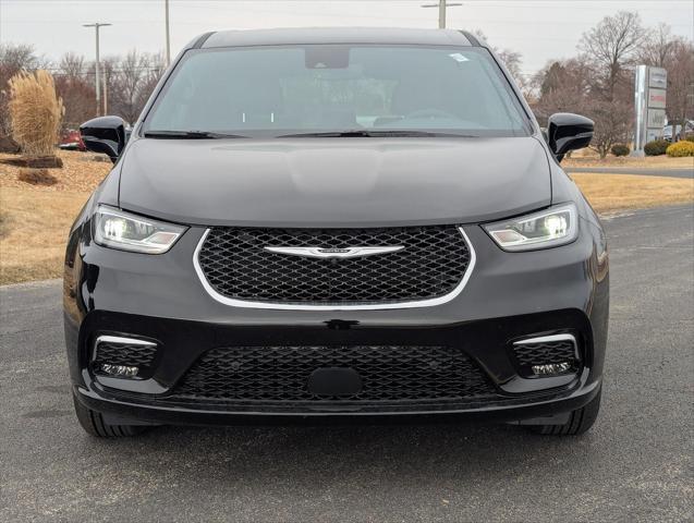 new 2025 Chrysler Pacifica car, priced at $47,070